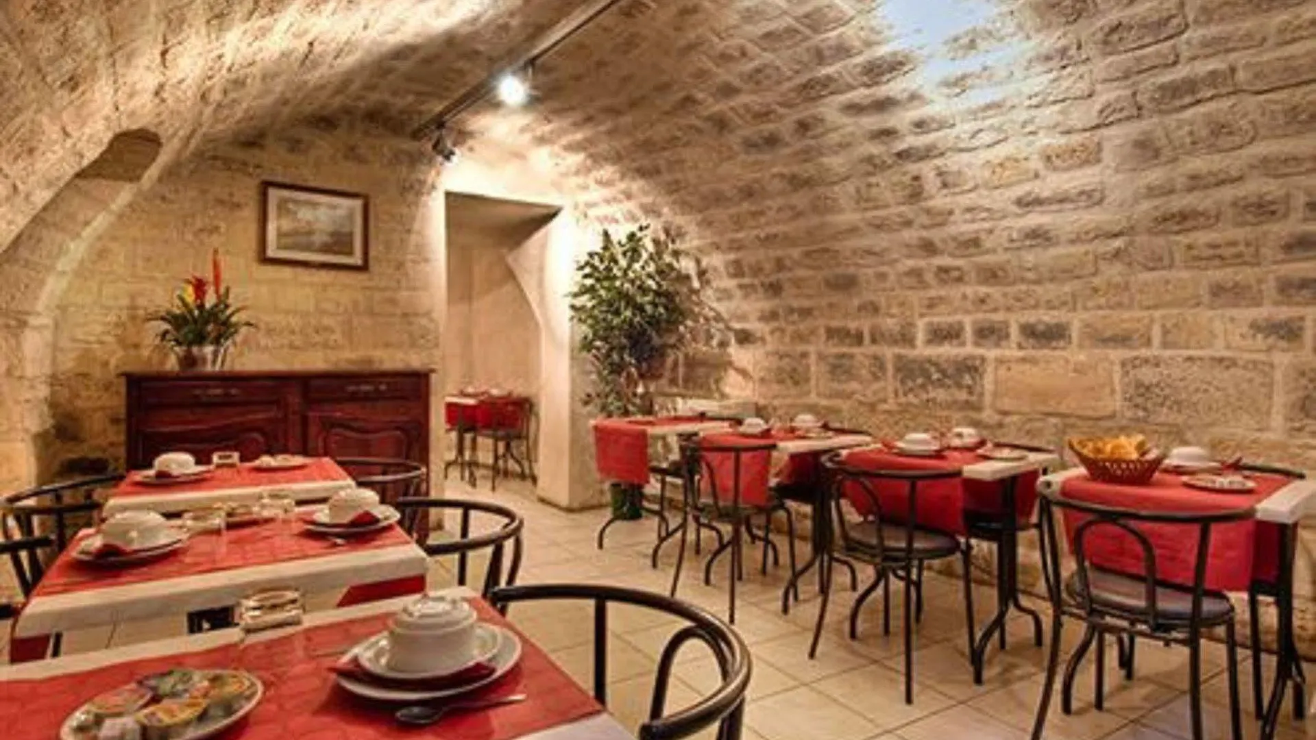 Hotel French Theory